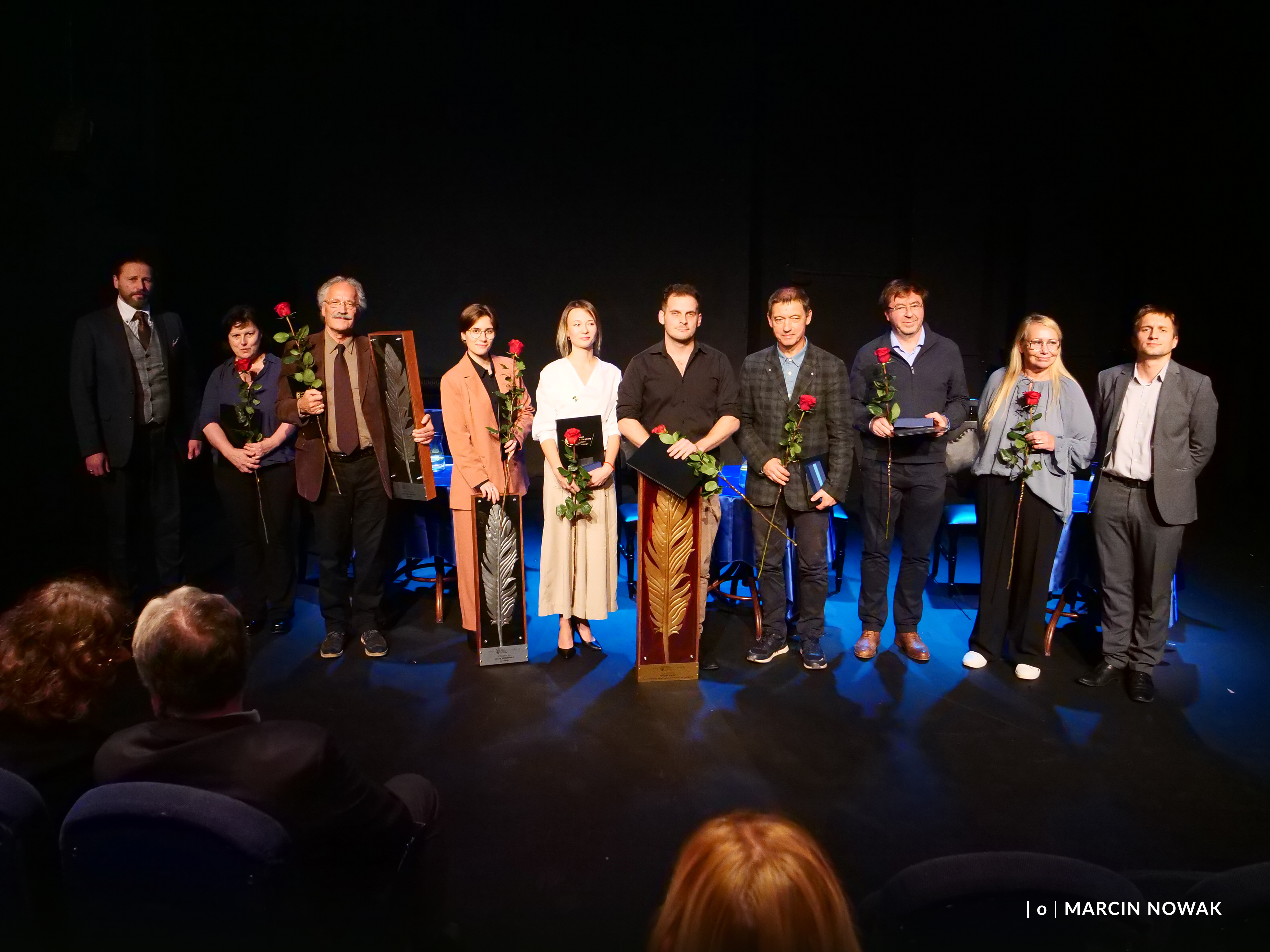Laureaci, jury i organizatorzy Konkursu Dramaturgicznego im. Łucjana Kościeleckiego o Pióro Jaracza