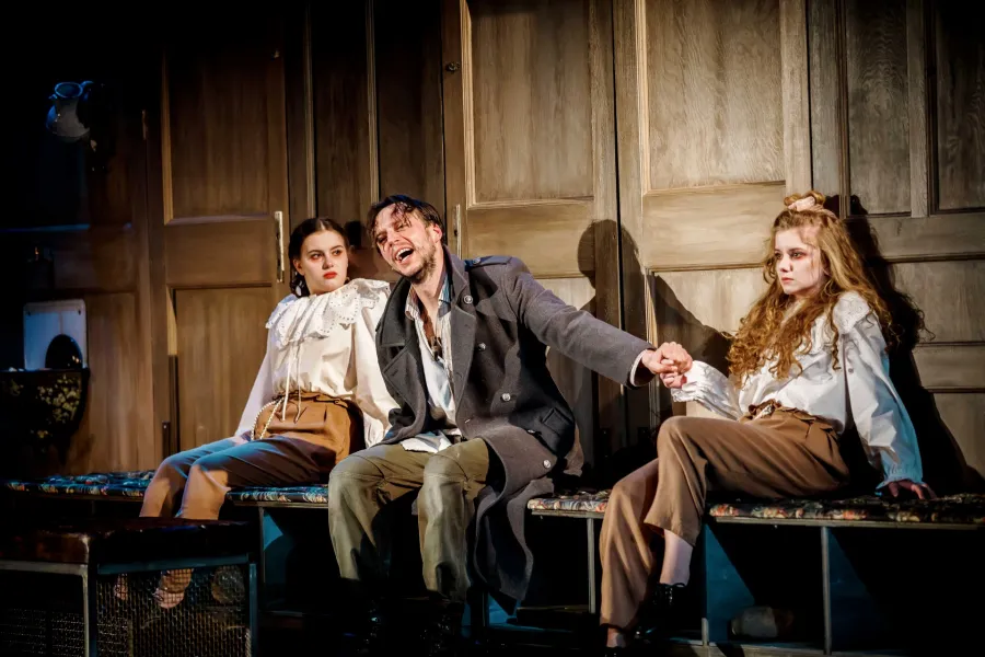 Klaudia Kuźmińska, Ksawery Szlenkier, Sara Lityńska, fot. Krzysztof Bieliński