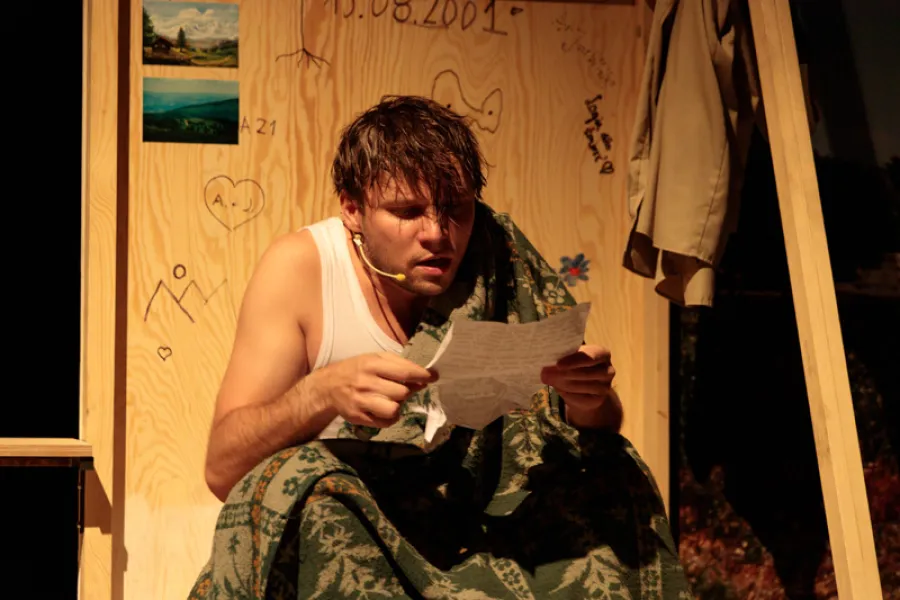 zdjęcie do spektaklu Listy na (nie)wyczerpanym papierze, fot. Andrzej Wencel