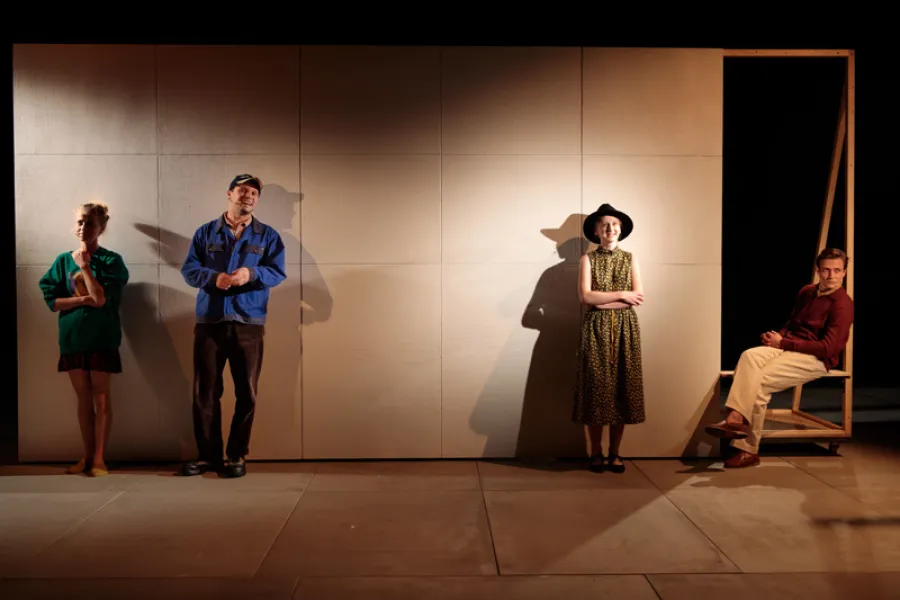 zdjęcie do spektaklu Listy na (nie)wyczerpanym papierze, fot. Andrzej Wencel