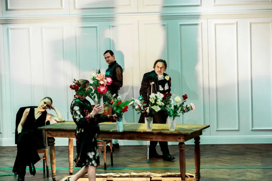 zdjęcie ze spektaklu Plac bohaterów, fot. Krzysztof Bieliński