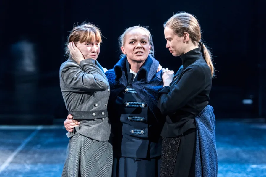 zdjęcie do spektaklu Trzy siostry, fot. Greg Noo-Wak 