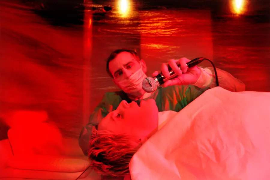 zdjęcie ze spektaklu Posprzątane, fot. Mariusz Grzegorzek