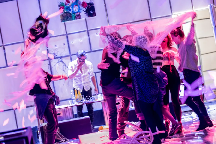 zdjęcie ze spektaklu Idioci, fot. Greg Noo-Wak 