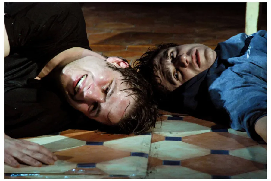 zdjęcie ze spektaklu Osaczeni, fot. Greg Noo-Wak 