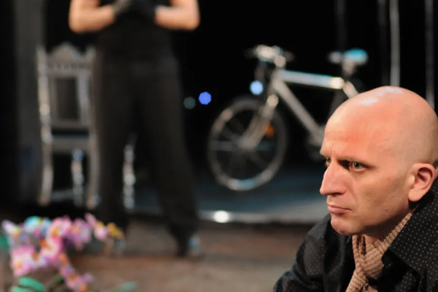 zdjęcie ze spektaklu Rowerzyści, fot. Greg Noo-Wak 