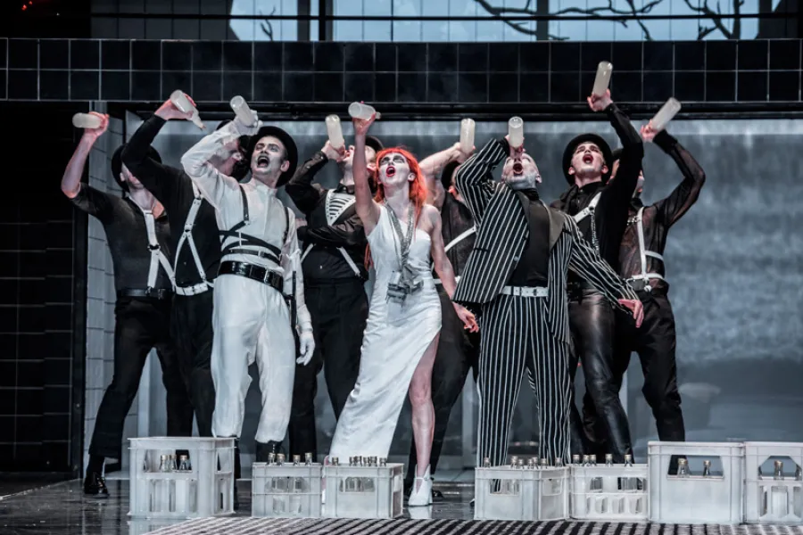 zdjęcie ze spektaklu Opera za trzy grosze, fot. Greg Noo-Wak 