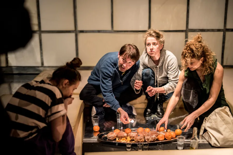 zdjęcie ze spektaklu Idioci, fot. Greg Noo-Wak 