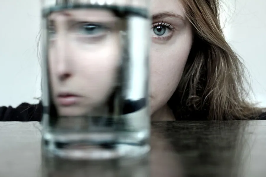 zdjęcie ze spektaklu Posprzątane, fot. Mariusz Grzegorzek