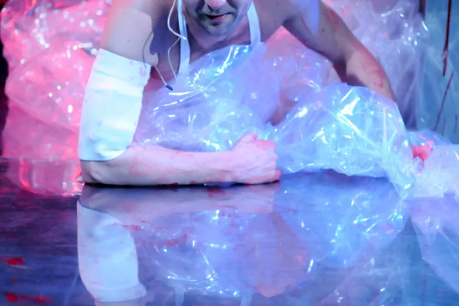 zdjęcie ze spektaklu Toporem w serce, fot. Greg Noo-Wak 