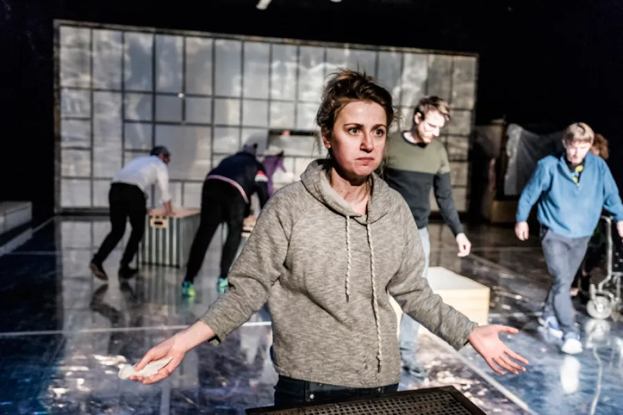 zdjęcie ze spektaklu Idioci, fot. Greg Noo-Wak 