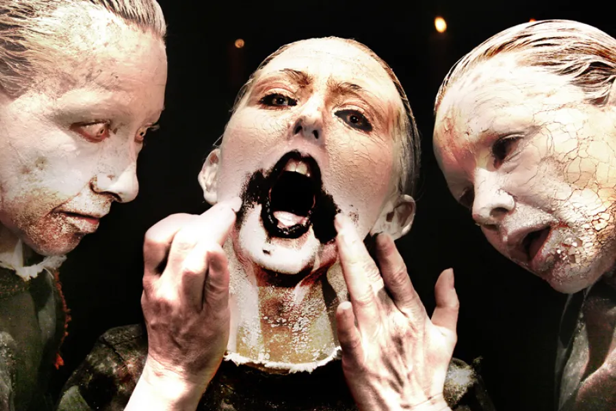 zdjęcie ze spektaklu Makbet, fot. Szymon Lenkowski, Tymoteusz Lekler