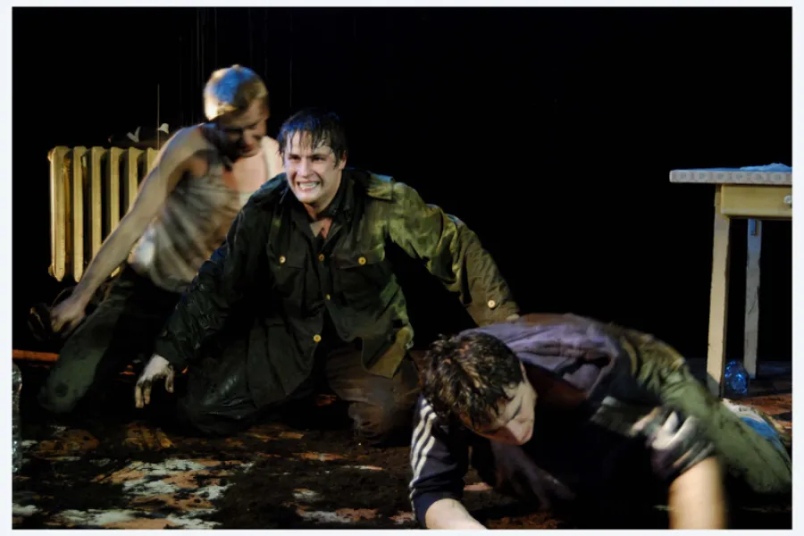 zdjęcie ze spektaklu Osaczeni, fot. Greg Noo-Wak 