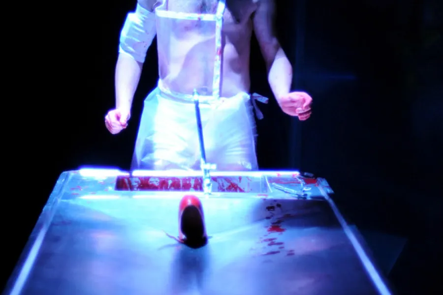 zdjęcie ze spektaklu Toporem w serce, fot. Greg Noo-Wak 