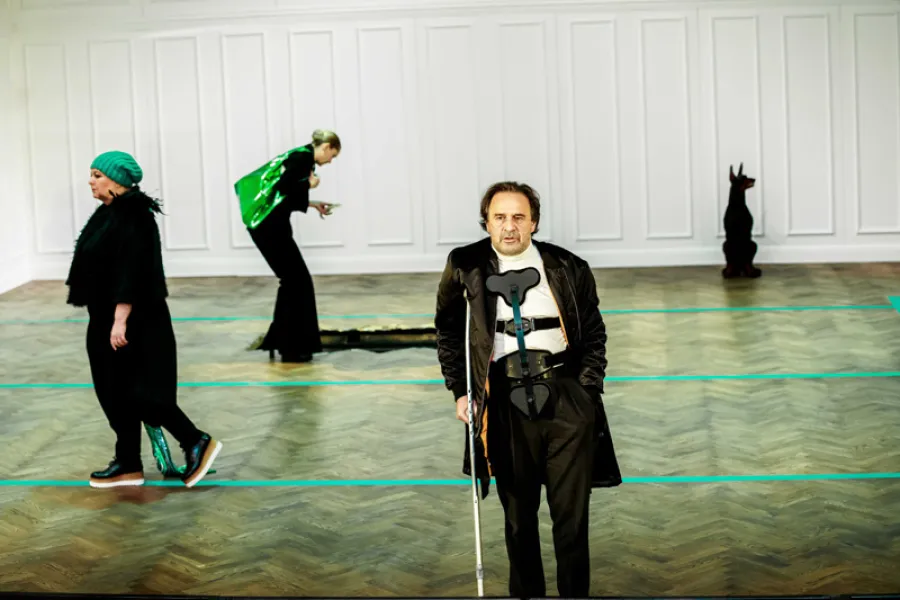 zdjęcie ze spektaklu Plac bohaterów, fot. Krzysztof Bieliński