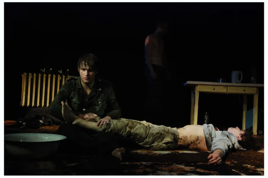 zdjęcie ze spektaklu Osaczeni, fot. Greg Noo-Wak 