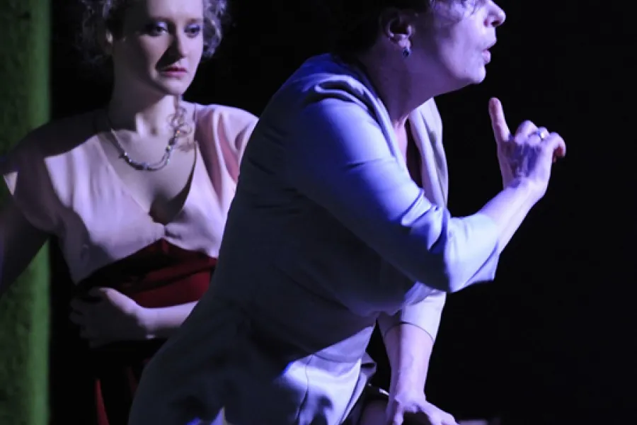 zdjęcie ze spektaklu Kotka na rozpalonym blaszanym dachu, fot. Greg Noo-Wak 