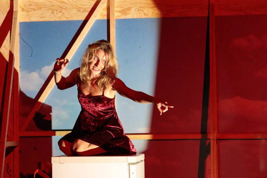 zdjęcie do spektaklu Listy na (nie)wyczerpanym papierze, fot. Andrzej Wencel