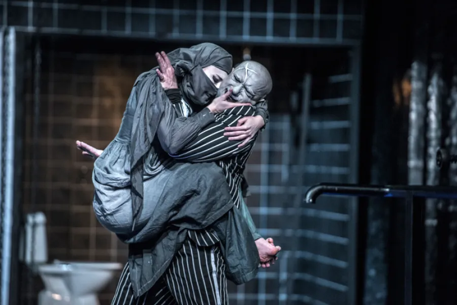 zdjęcie ze spektaklu Opera za trzy grosze, fot. Greg Noo-Wak 