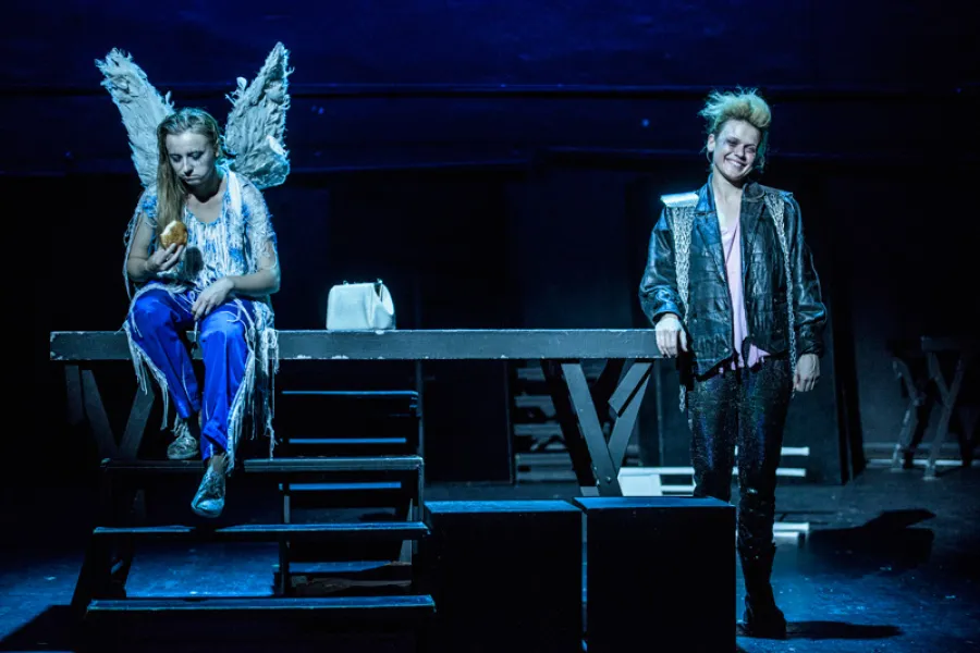 zdjęcie ze spektaklu Ustawienia ze Świętymi, czyli rozmowy obrazów, fot.  Greg Noo-Wak