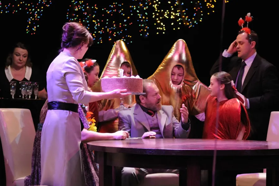 zdjęcie ze spektaklu Kotka na rozpalonym blaszanym dachu, fot. Greg Noo-Wak 