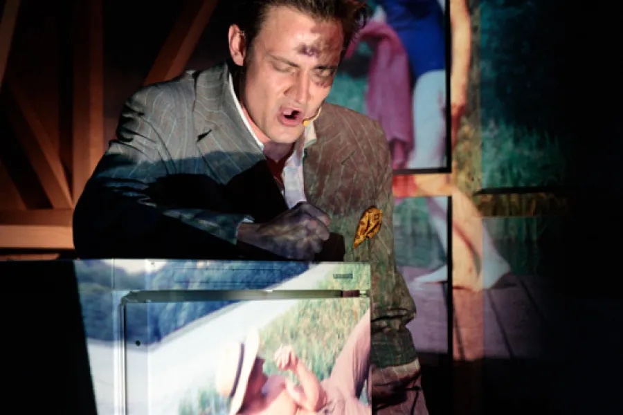 zdjęcie do spektaklu Listy na (nie)wyczerpanym papierze, fot. Andrzej Wencel