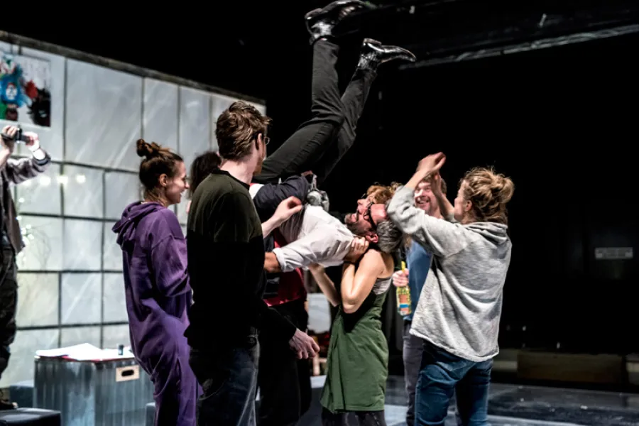 zdjęcie ze spektaklu Idioci, fot. Greg Noo-Wak 