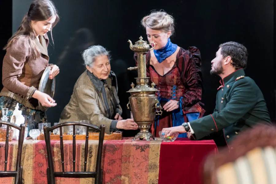 zdjęcie do spektaklu Trzy siostry, fot. Greg Noo-Wak 