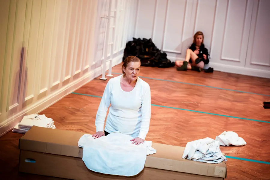 zdjęcie ze spektaklu Plac bohaterów, fot. Krzysztof Bieliński