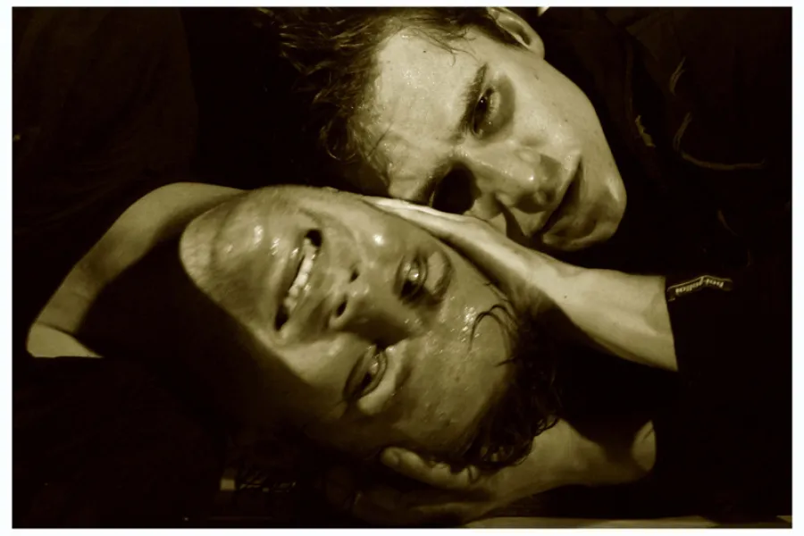 zdjęcie ze spektaklu Osaczeni, fot. Greg Noo-Wak 