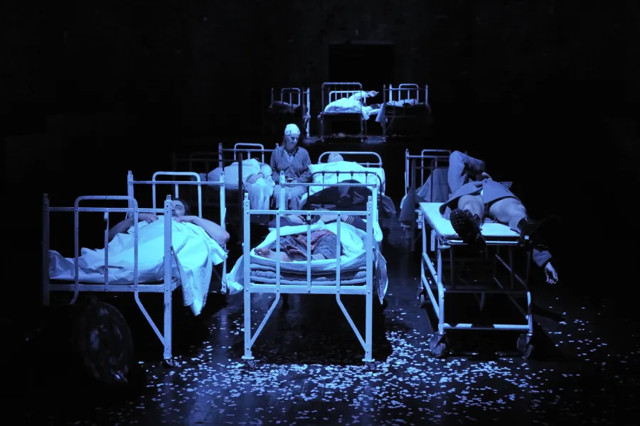 zdjęcie ze spektaklu Apokalipsa, fot. Greg Noo-Wak