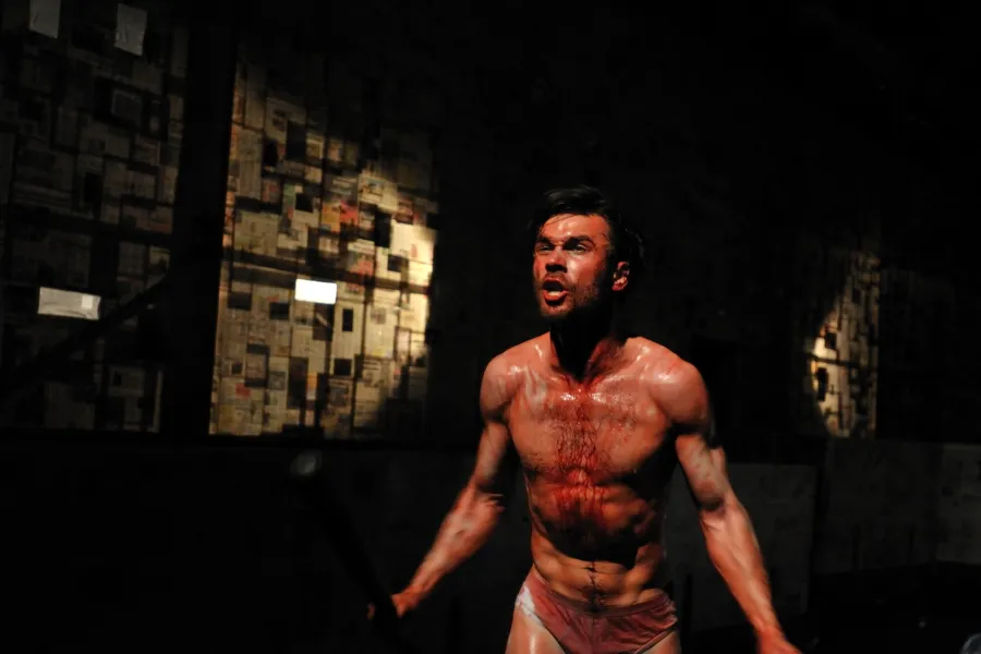 zdjęcie ze spektaklu Apokalipsa, fot. Greg Noo-Wak