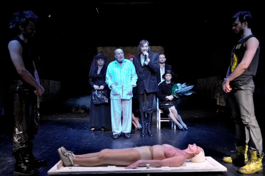 zdjęcie ze spektaklu Apokalipsa, fot. Greg Noo-Wak