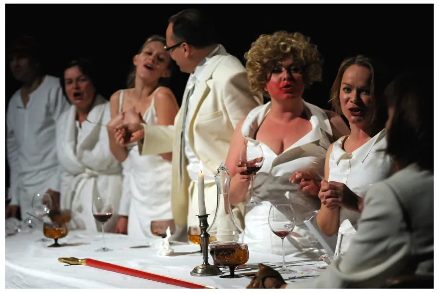 scena zbiorowa | fot. Greg Noo-Wak