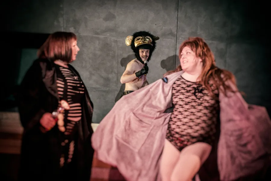 zdjęcie ze spektaklu Bang Bang, fot. Magda Hueckel 