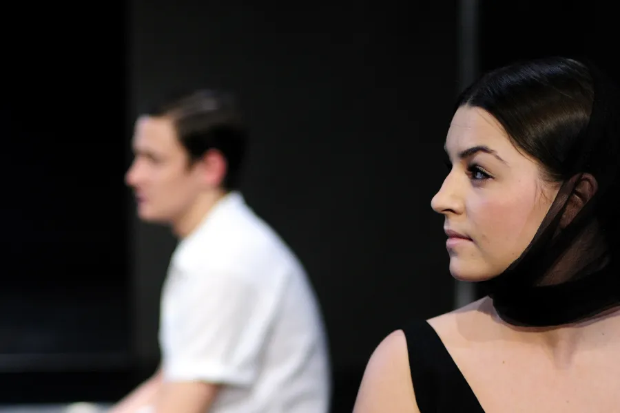 zdjęcie ze spektaklu Barbelo, o psach i dzieciach, fot. Greg Noo-Wak