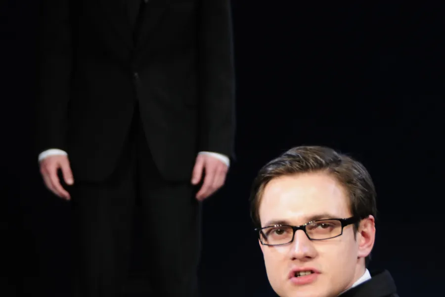 zdjęcie ze spektaklu Barbelo, o psach i dzieciach, fot. Greg Noo-Wak