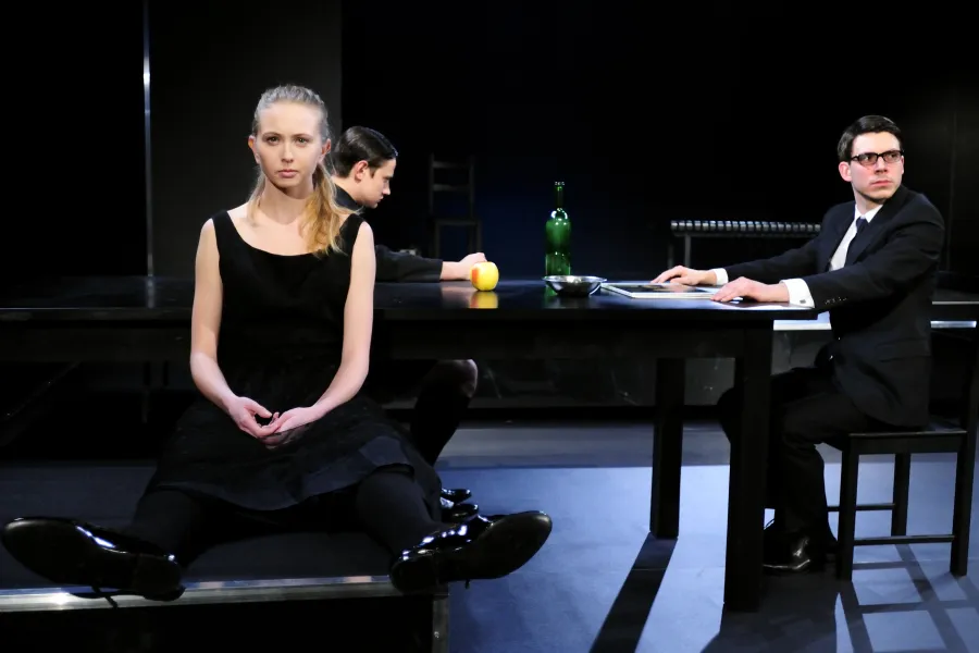 zdjęcie ze spektaklu Barbelo, o psach i dzieciach, fot. Greg Noo-Wak