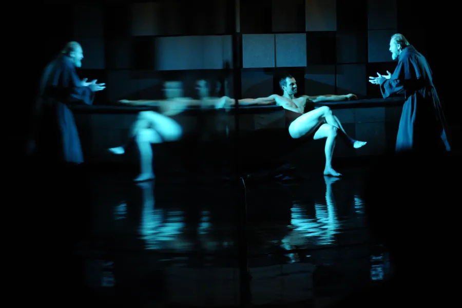 zdjęcie ze spektaklu Bramy raju, fot. Greg Noo-Wak