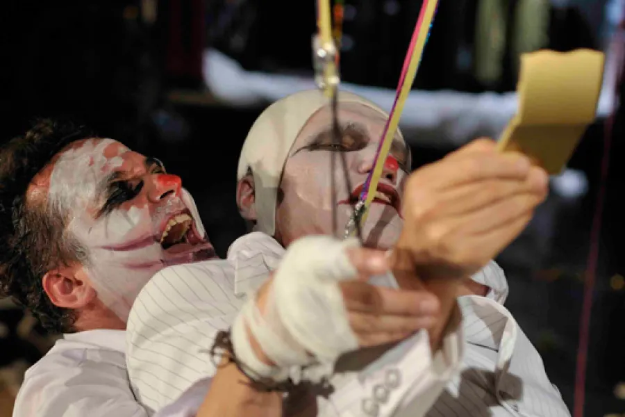 zdjęcie ze spektaklu Jajo węża, fot. Greg Noo-Wak 