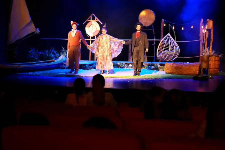 ukłony po spektaklu „Tylko jeden dzień" w Bełchatowie