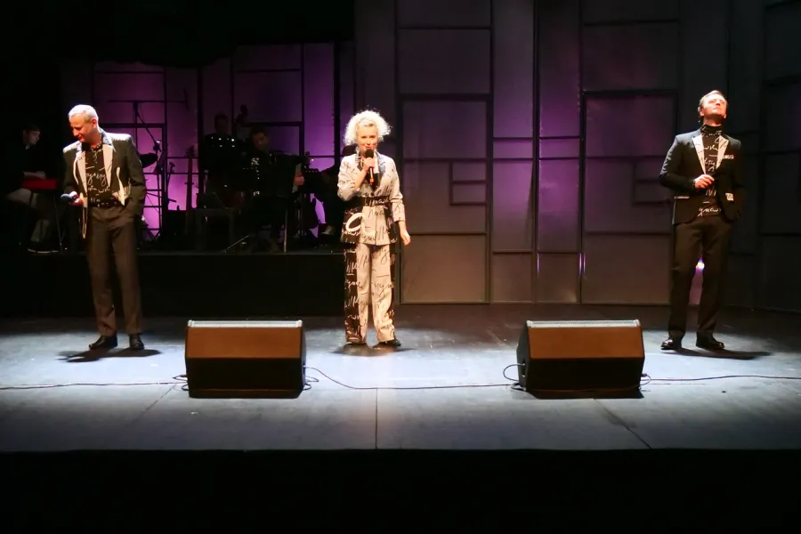 zdjęcie ze spektaklu „Róbmy swoje”, fot. Marcin Nowak