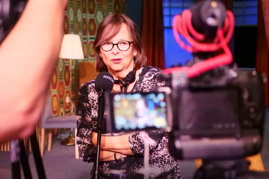 próba medialna spektaklu „Morderstwo w hotelu", na zdjęciu: Bogusława Pawelec udzielająca wywiadów, fot. Marcin Nowak