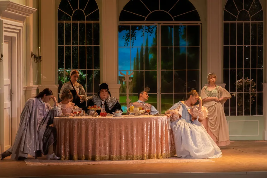 „Świętoszek", scena zbiorowa, fot. Mikołaj Pływacz