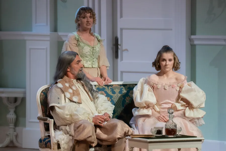 „Świętoszek", na zdjęciu: Dariusz Bereski, Iwona Karlicka, Sara Lityńska, fot. Mikołaj Pływacz