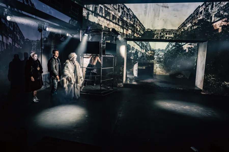 od lewej Agnieszka Skrzypczak, Sambor Czarnota, Ewa Audykowska-Wiśniewska, tyłem Mateusz Czwartosz, fot. HaWa